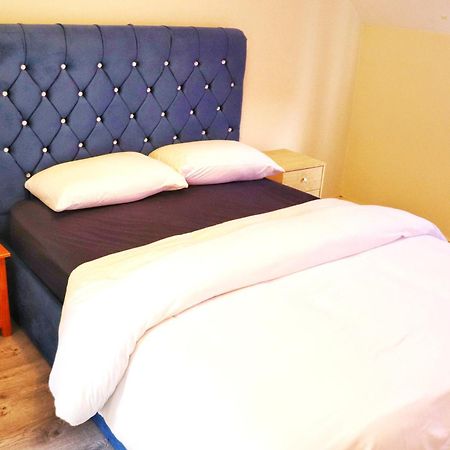 Apartamento Deluxe Dwelling - 15 Mins From Cork City/Airport Exterior foto