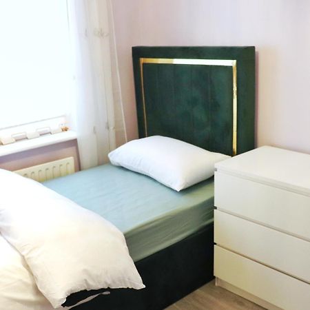 Apartamento Deluxe Dwelling - 15 Mins From Cork City/Airport Exterior foto