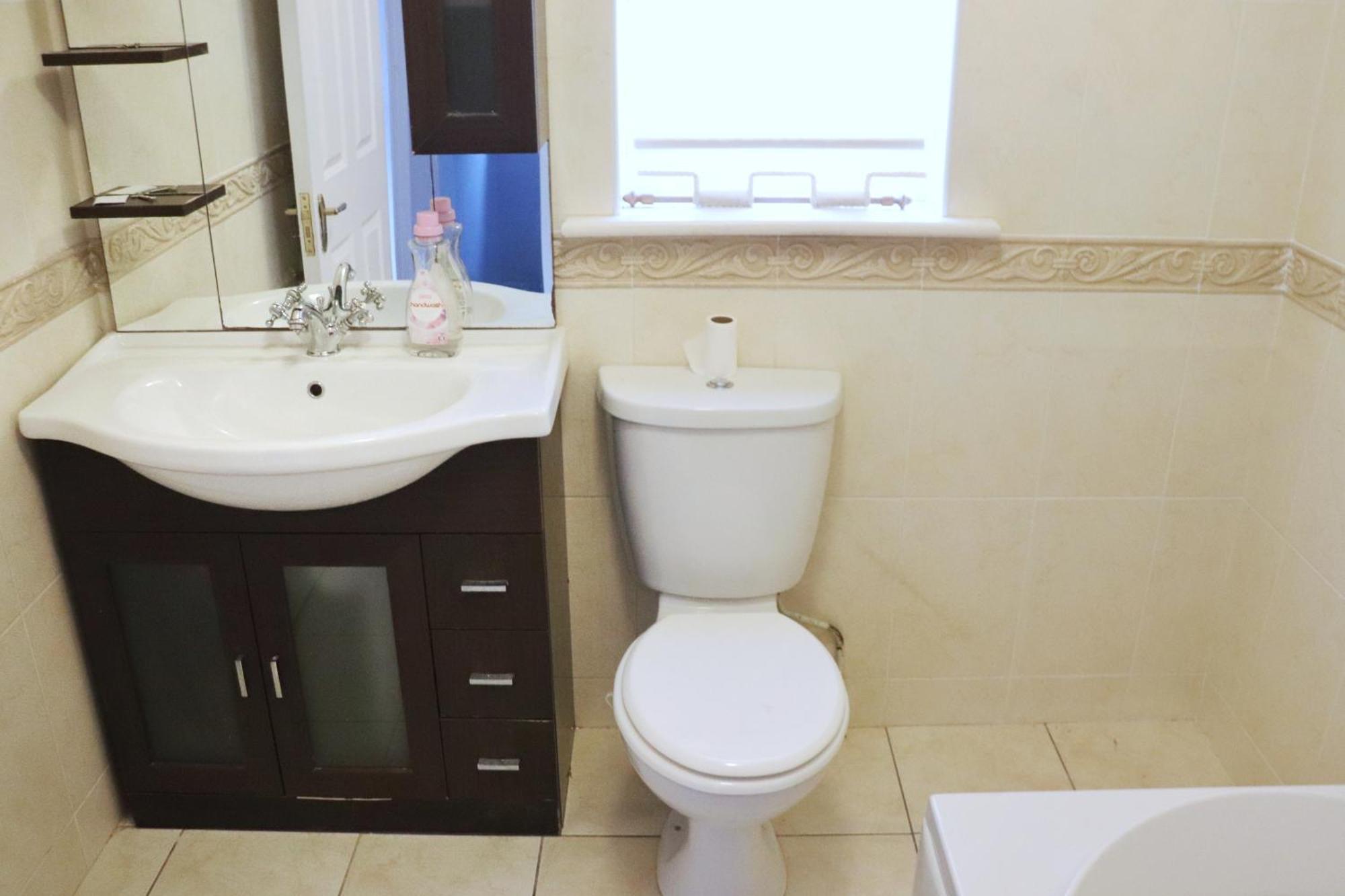 Apartamento Deluxe Dwelling - 15 Mins From Cork City/Airport Exterior foto