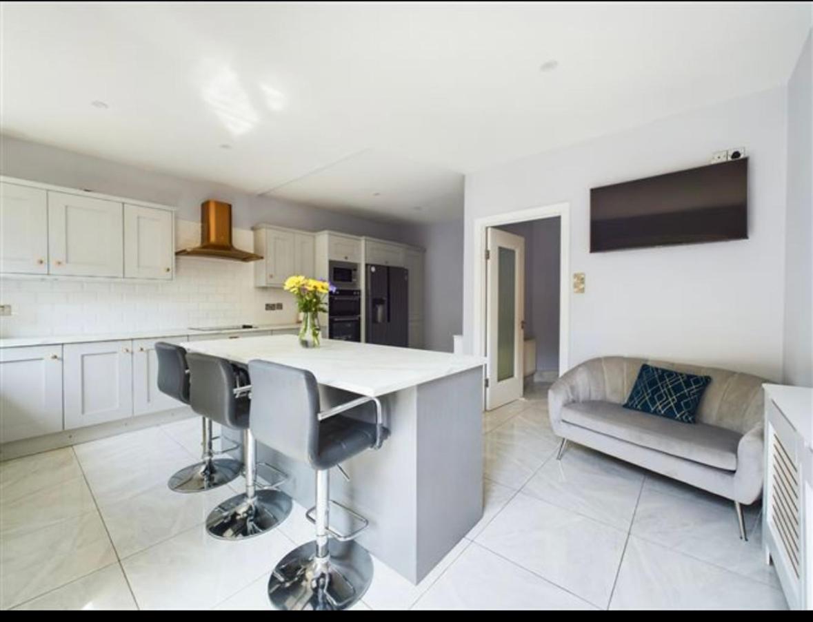 Apartamento Deluxe Dwelling - 15 Mins From Cork City/Airport Exterior foto